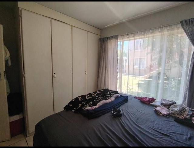 2 BEDROOM PROPERTY TO RENT IN DIE HOEWES